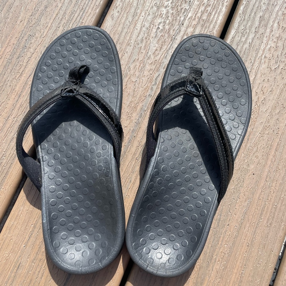 Black Vionic Women’s Flip Flops - image 2